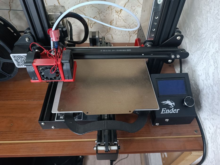 3D принтер Creality Ender 3 pro в отличном состоянии!!