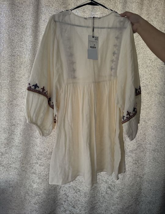 Платье Zara с этикеткой