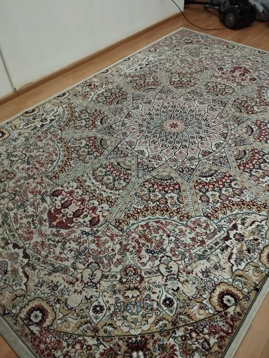 Продам Ковер 2м на 3м.