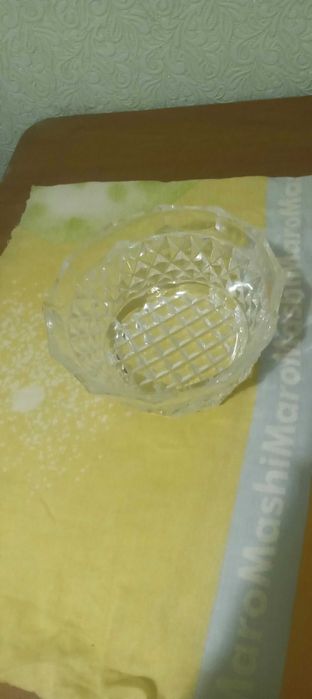 Две хрустальные вазы