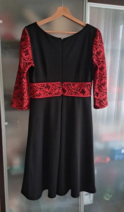 Rochie groasa, ideala pentru masa de craciun