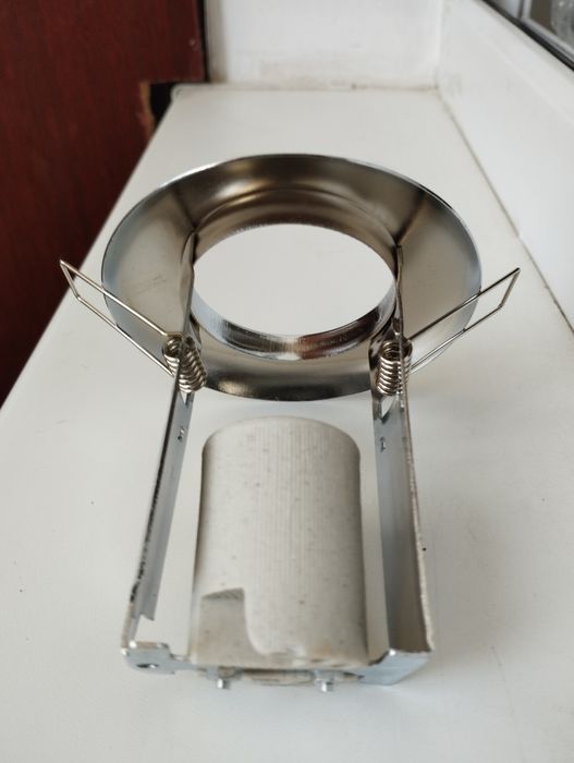 Точечный светильник новый