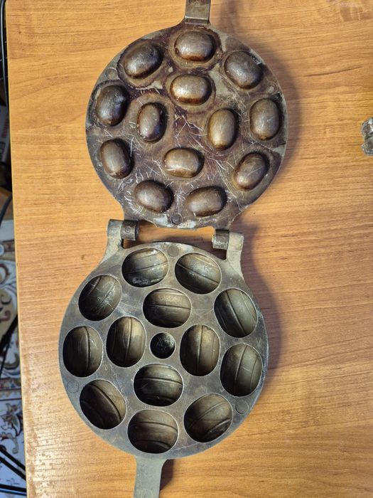 Орешницы, вафельницы, формы для леденцов.