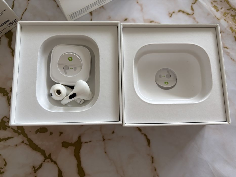 2 Airpods pro и magsafe charging case