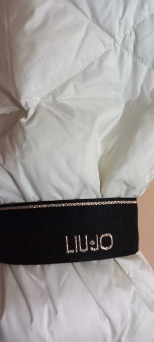 Продавам чисто ново дамско яке LIU JO, размер XL.
