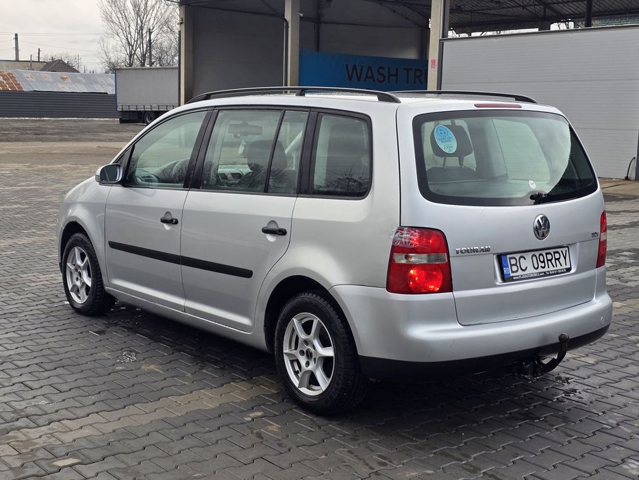 Vând Volkswagen Touran