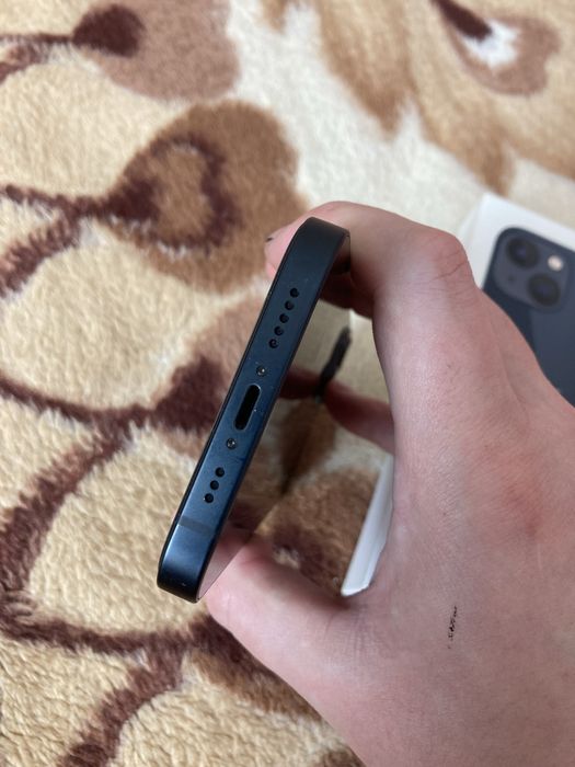 Продам iPhone 13.