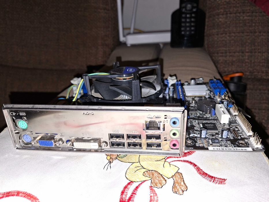 placa de baza ASROCK H61M-DGS + I5 2500