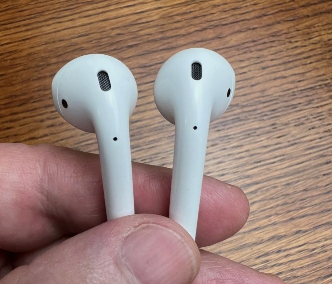Apple AirPods 2 (MV7N2TY/MV7N2RU/A / MV7N2ZM) от 239,00 лв. Слушалки -  Pazaruvaj.com