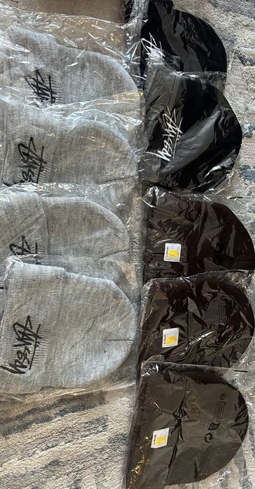 Шапки stussy и carhartt