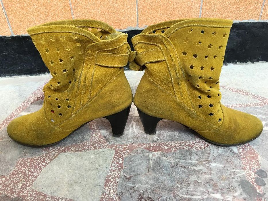 Боти от естествен велур в цвят горчица