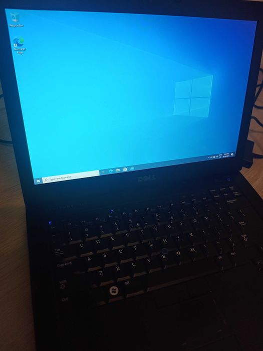 Vând 2 laptopuri Dell funcționale  necesita schimbarea bateriei.