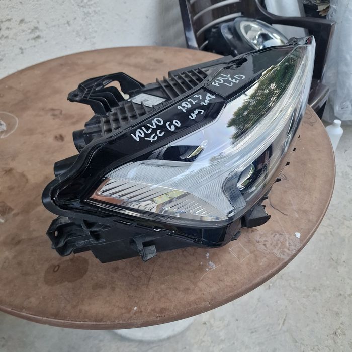 Volvo XC60 2021 ляв и десен фар