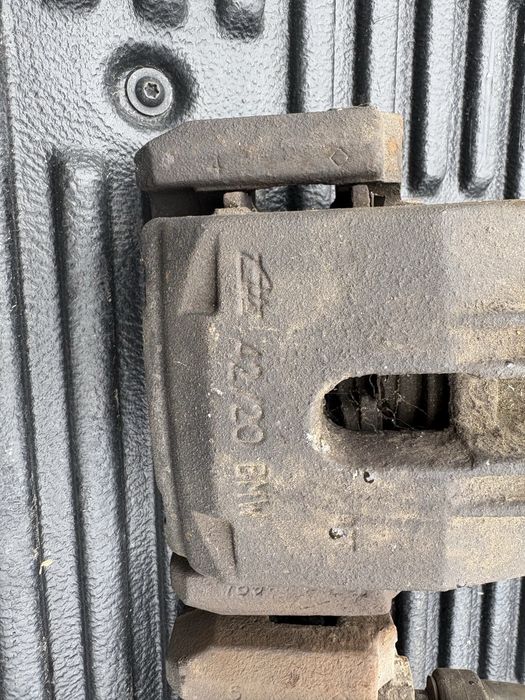 Спирачни апарати БМВ е60 530i за !