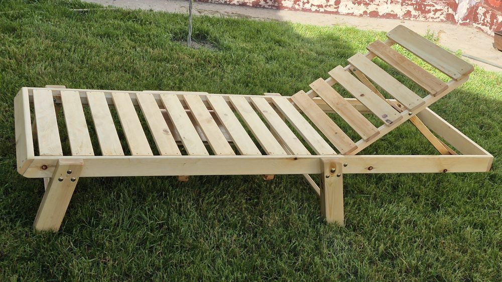 Шезлонг для бассейна