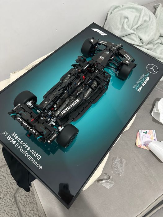 Лего болид Мерседес собраный + рамка