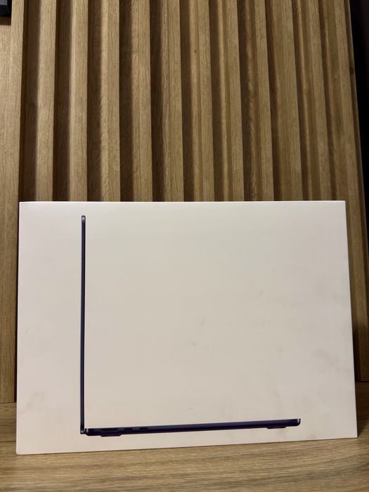 MackBook Air 13” M5 16GB  RAM 512GB Sigilat