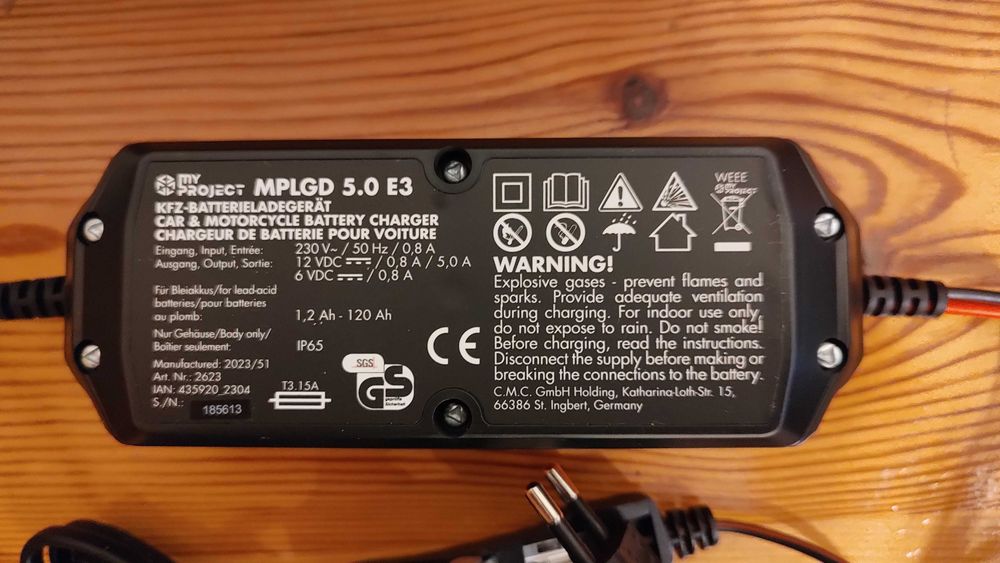 Интелигентно микропроцесорно зарядно за акумулатор 6-12 V, 5 A