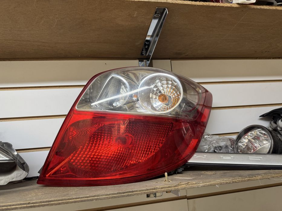 Фонарь задний тайота матрикс 2009 год