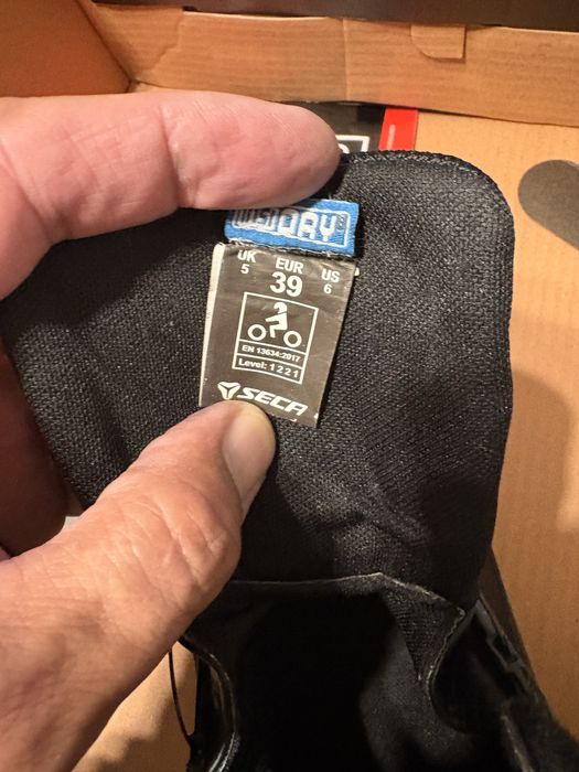 Дамски мото обувки нови