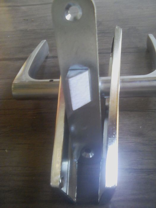 Защёлки прочные.