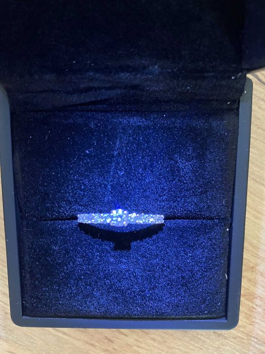 Годежен пръстен бяло злато с диаманти.