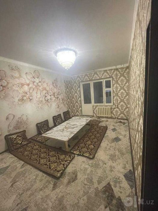 Olmaliqda 3 xonali uy sotiladi