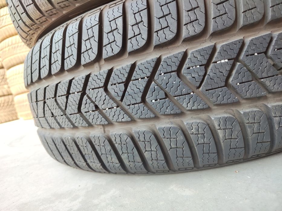 2 бр зимни 225/55/17 Pirelli