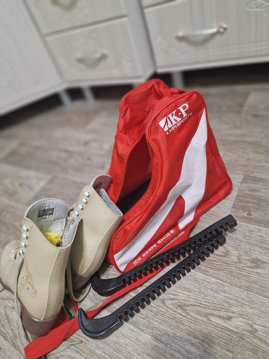 Продам фигурные коньки