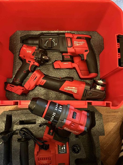 Предлагам чисто нов комплект  Milwaukee