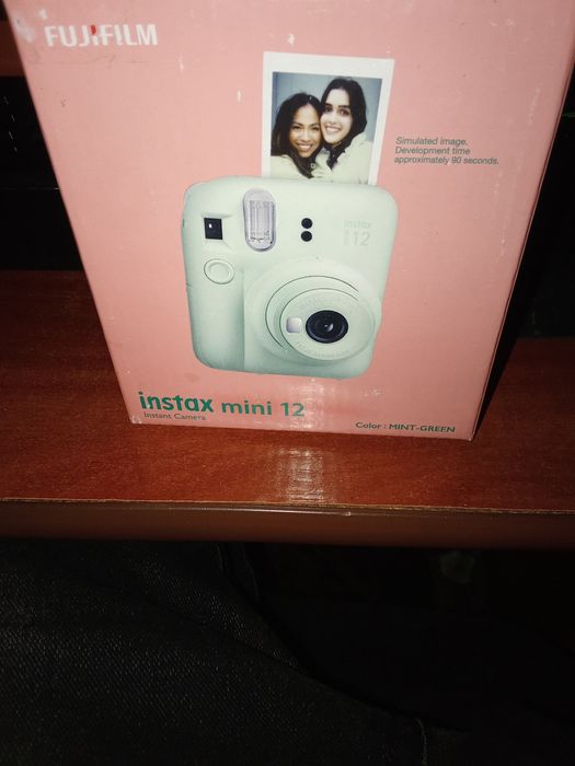 Продам Instax mini 12