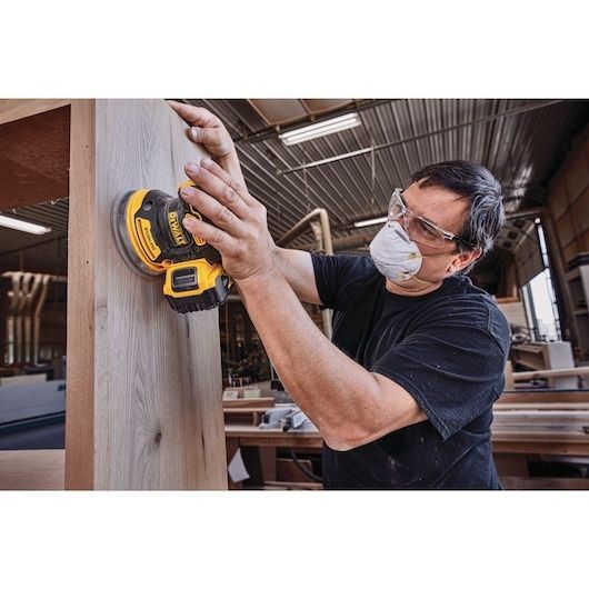 Dewalt DCW210N Акумулаторен Ексцентършлайф 18V ф125мм