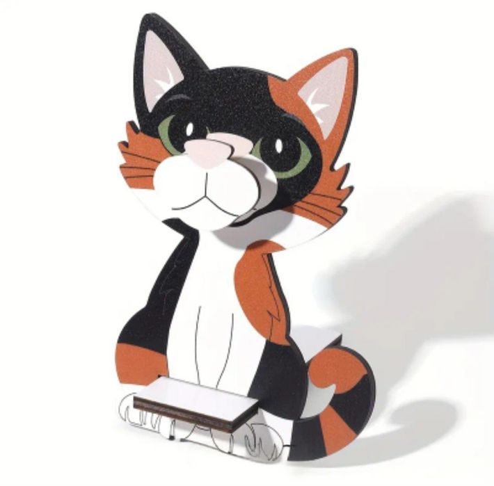 Дървена стойка за очила като Котка