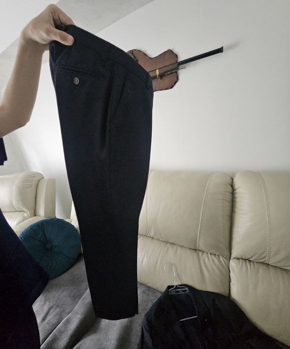 Vând costum Boss 12 ani