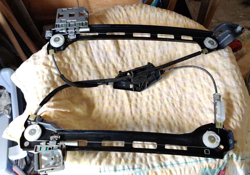 Vând motoraș macara,macara dreapta spate, închidere centralizată..vwCC