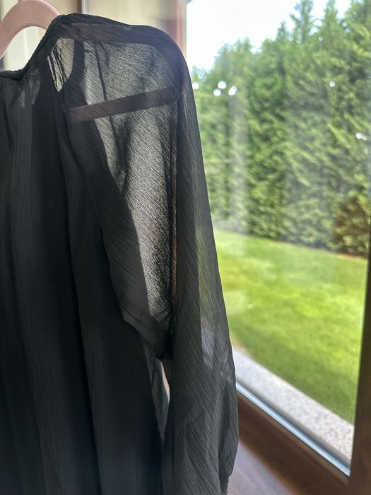 Rochie neagra cu paiete si model Mango marimea 122 6 ani