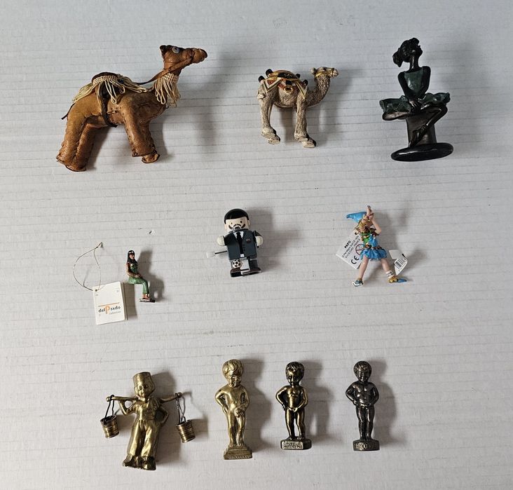 Lot figurine din bronz și alte materiale