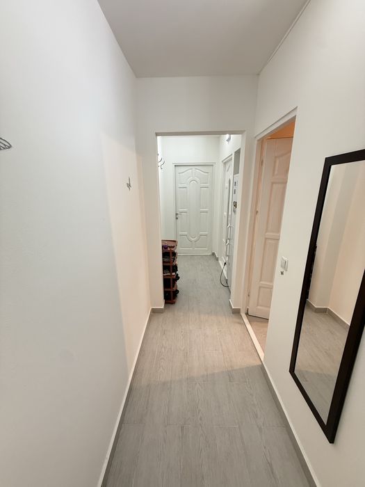Apartament cu doua camere decomandat ,zona Nufarul