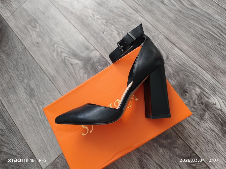 Продам босоножки  новые