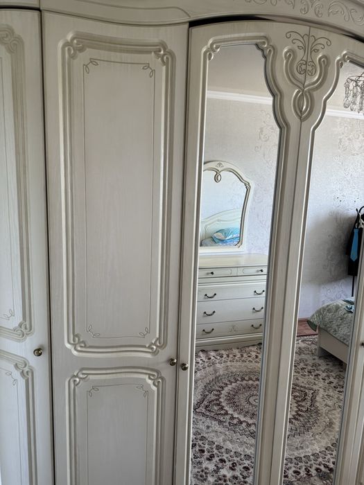 Срочно продается спальный гарнитур