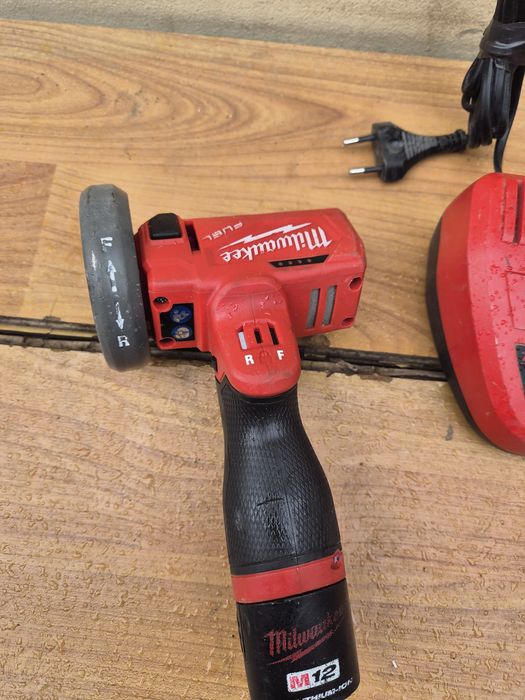 Polizor unghiular mini Milwaukee M12 FCOT