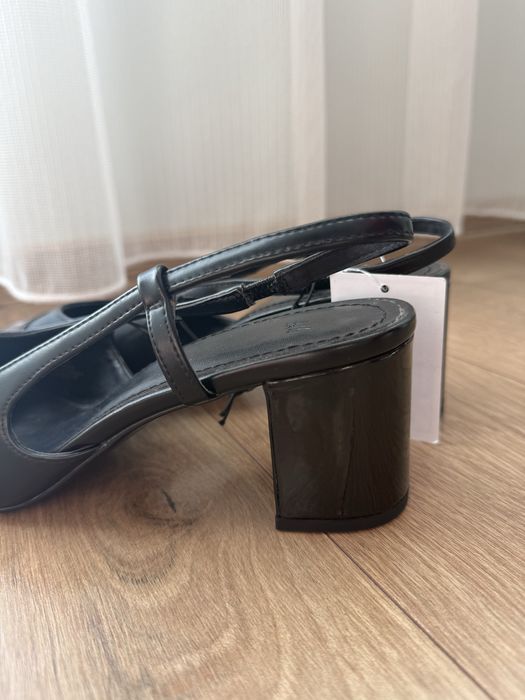 Черни дамски обувки H&M – елегантни и удобния