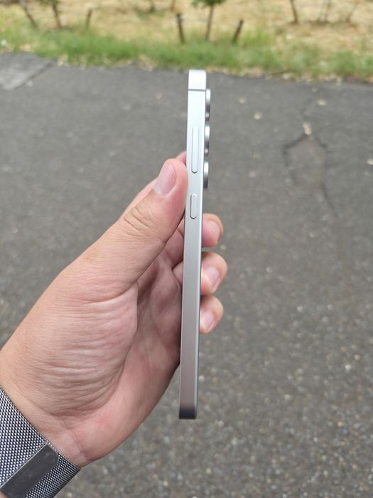 Samsung S24 FE 8/256гб