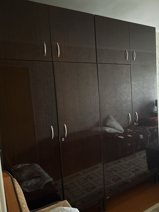 Отдам большой советский шкаф.