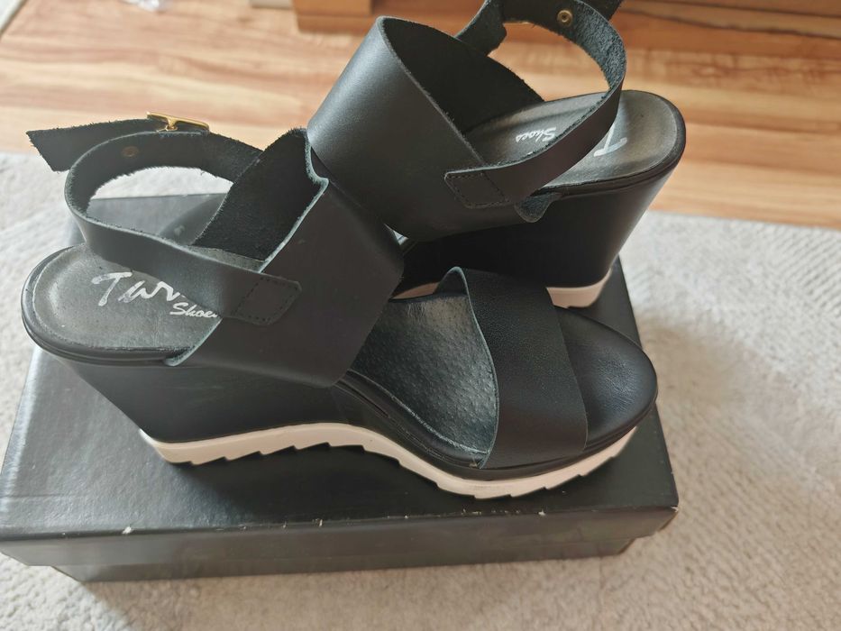 Дамски сандали от естествена кожа