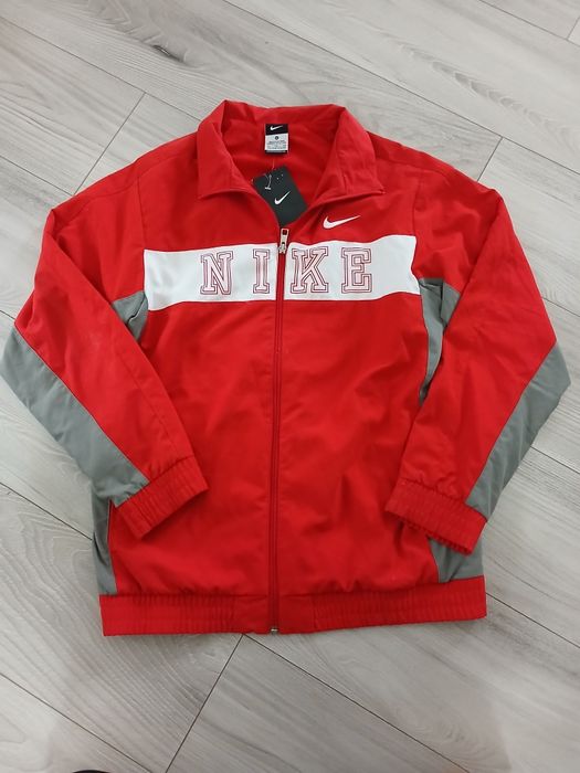 Jachetă Nike Roșie