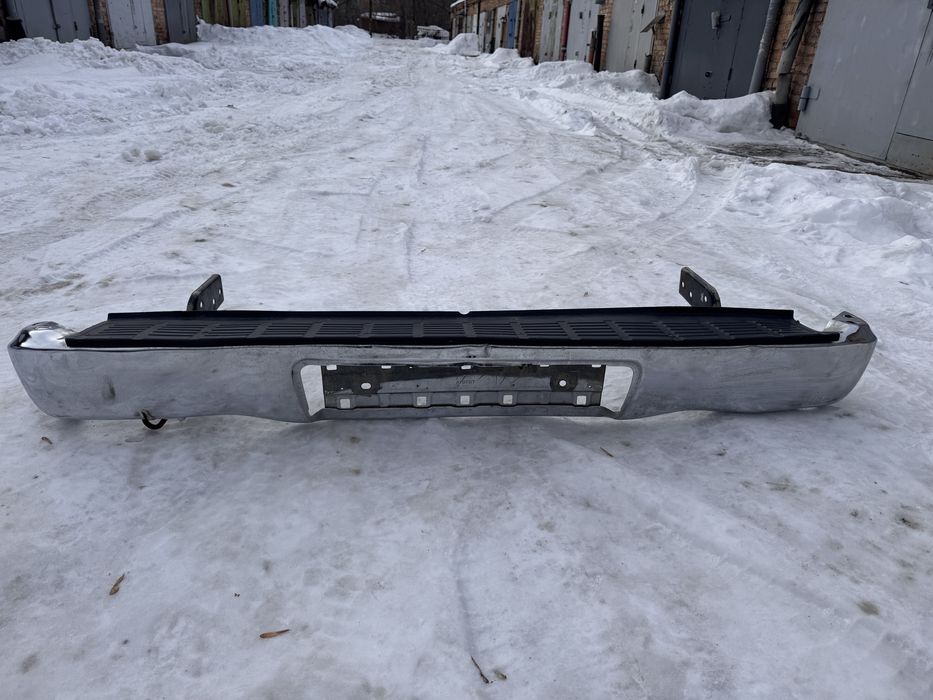 Продам задний бампер от хайлюкса