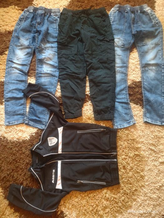 Лот дрешки размер 128 и два чифта сандали Найк номер 33.5