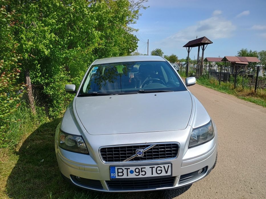 Se vinde Volvo S40
An 2005 
285.000 km 
Actele la zi 
Fiscal pe loc 
Mai multe detalii in privat sau la Nr de telefon 0747402621 sau 0749884671