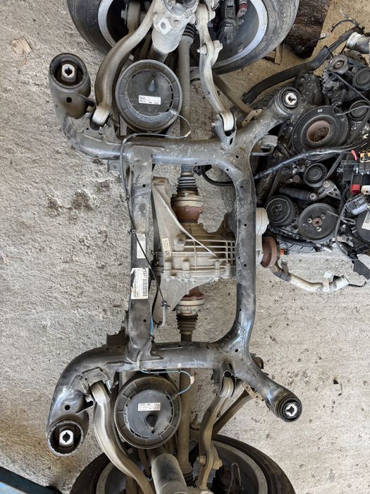 Punte Spate Jug Audi Q7 Q8 4M0500025